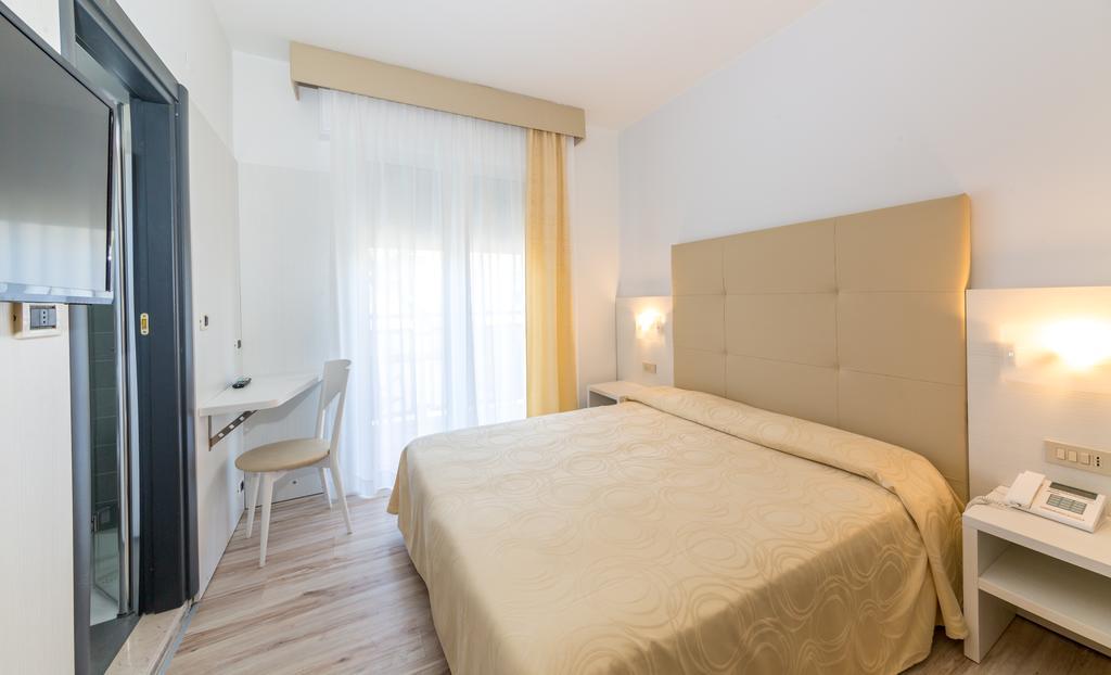 לידו די ג'סולו Hotel Torino מראה חיצוני תמונה